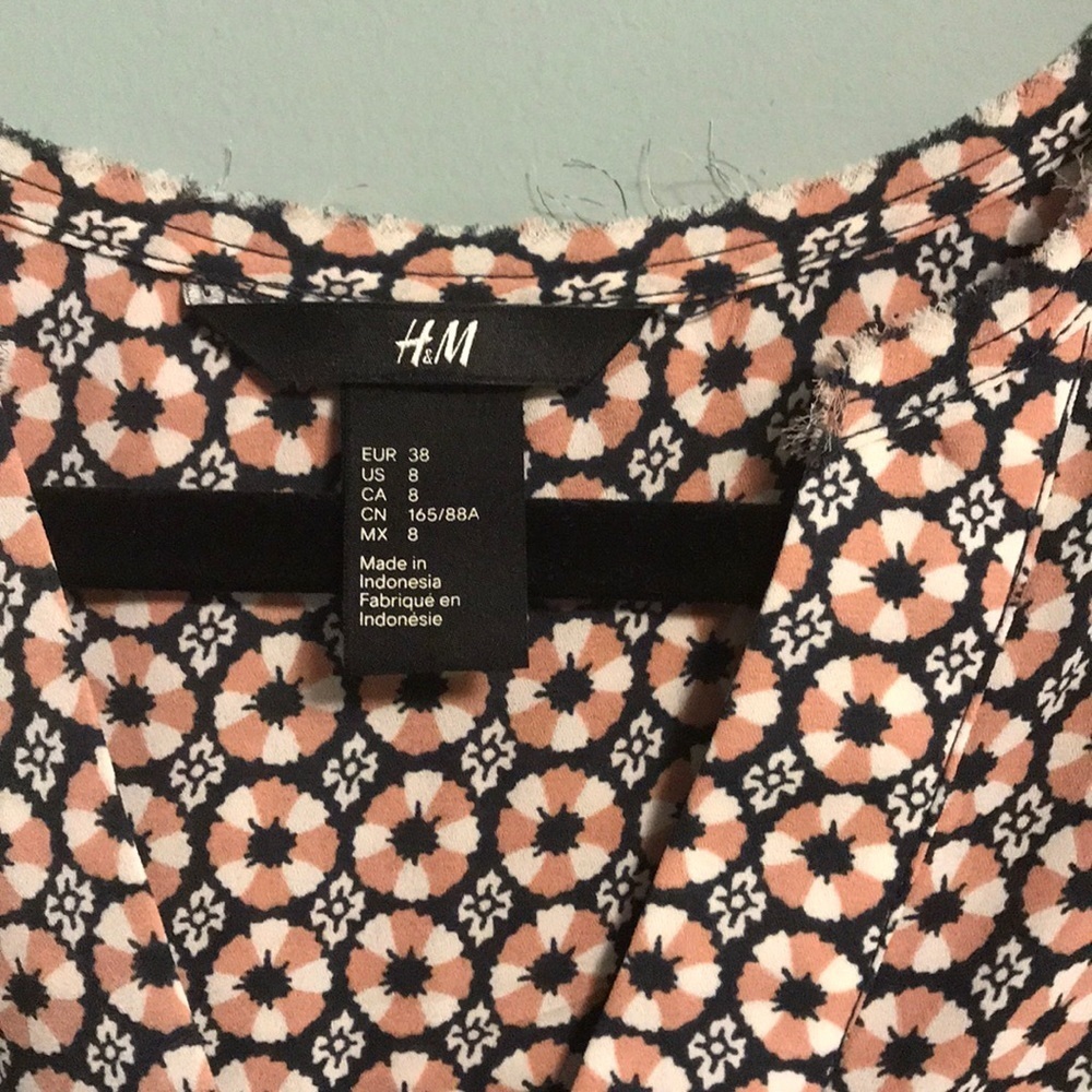 H&M blouses summer fun - Picture 4 of 8